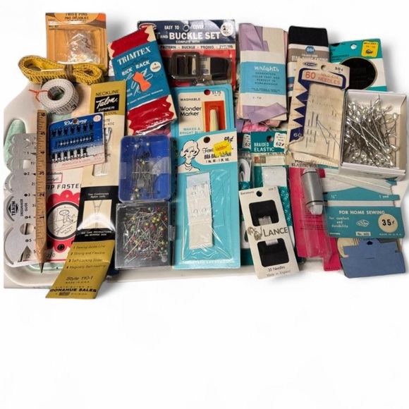 25+ Pc 1950’s-1980’s Sewing Notions Lot 🦄 🧵❤️‍🔥 Sealed Deadstock - Picture 1 of 4